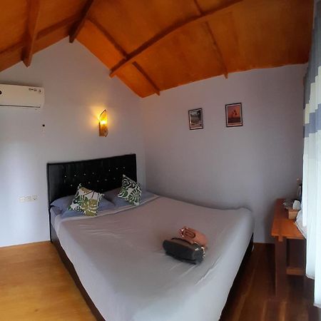 Poetri Bungalow & Restaurant セナル エクステリア 写真
