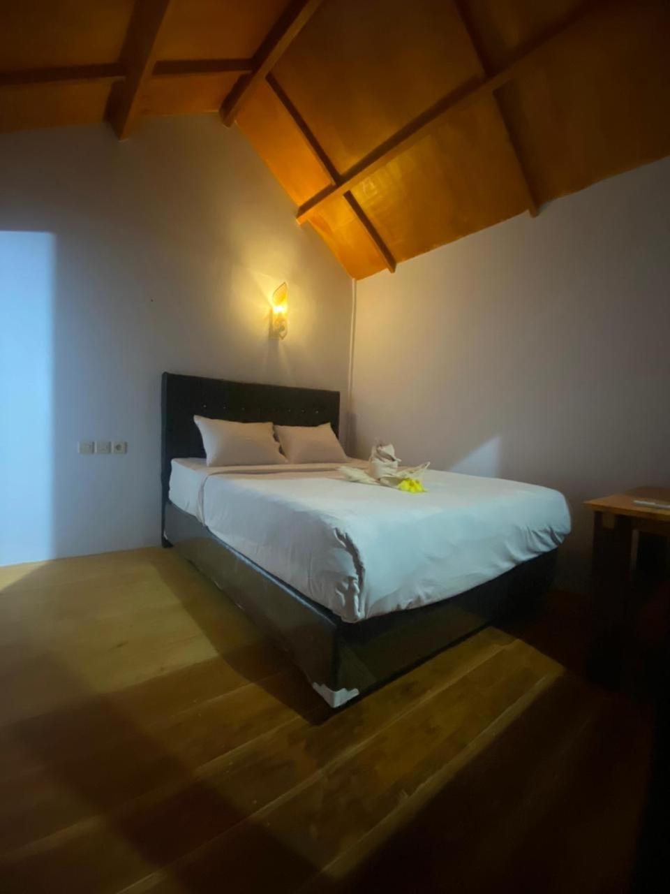Poetri Bungalow & Restaurant セナル エクステリア 写真