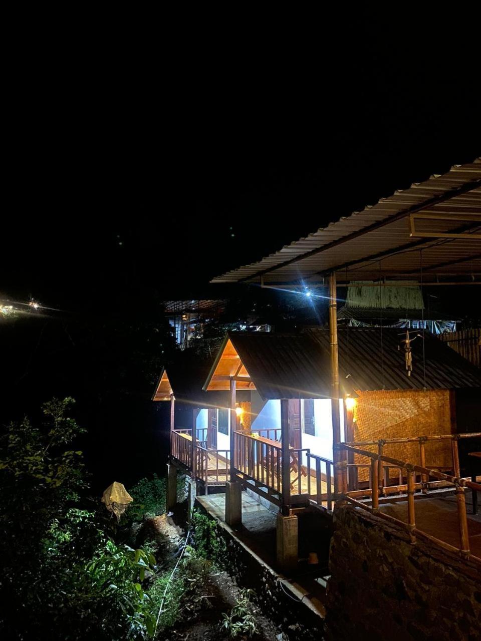 Poetri Bungalow & Restaurant セナル エクステリア 写真